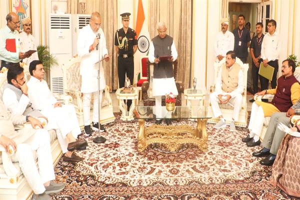 राज्यपाल पटेल ने मध्य प्रदेश के नव नियुक्त मंत्री रामनिवास रावत को दिलाई शपथ