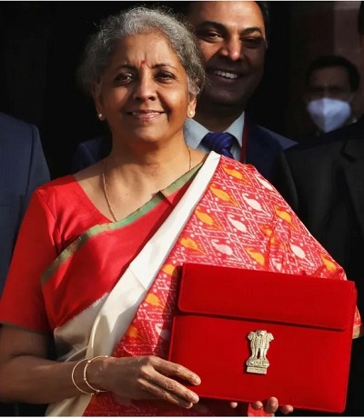 वित्त मंत्री निर्मला सीतारमण ने बजट में मोबाइल फोन और चार्जर के सस्ते करने वाला ऐलान कर दिया