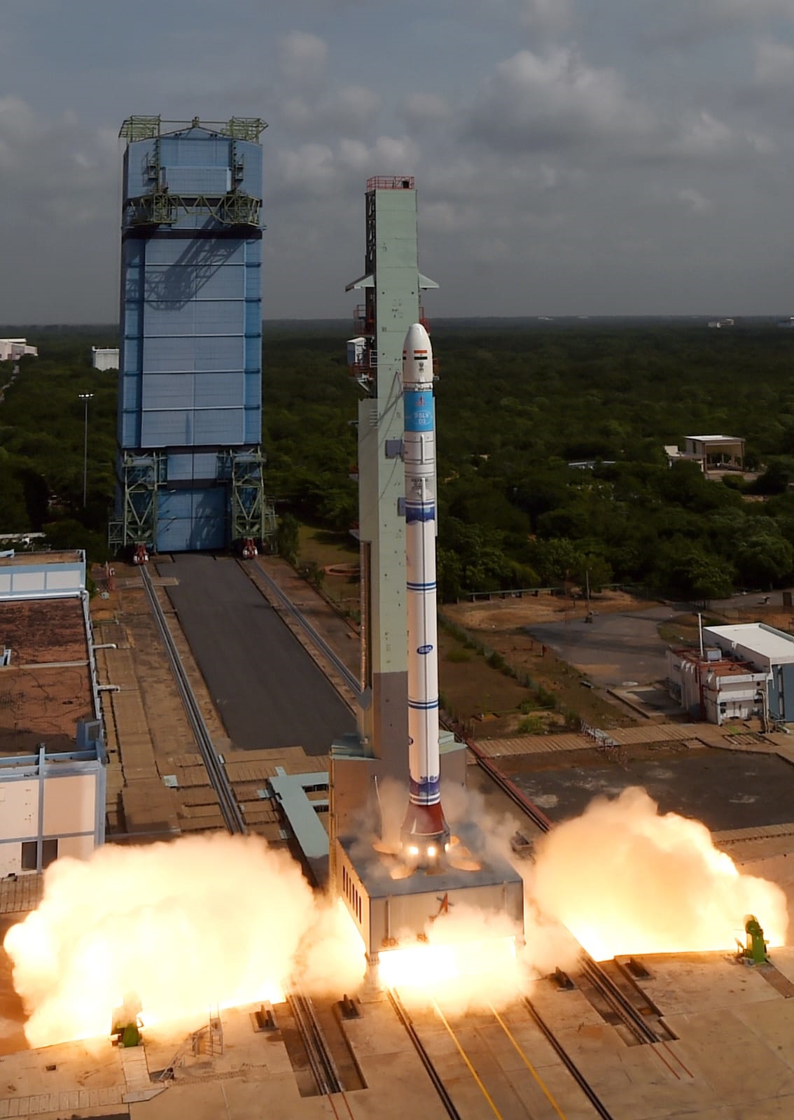 इसरो ने पृथ्वी अवलोकन उपग्रह ईओएस-08 लांच किया