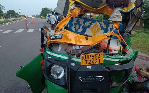 बागेश्वर धाम जा रहे थे श्रद्धालु, बीच रास्ते हादसा, 7 लोगों की मौत, 4 घायल