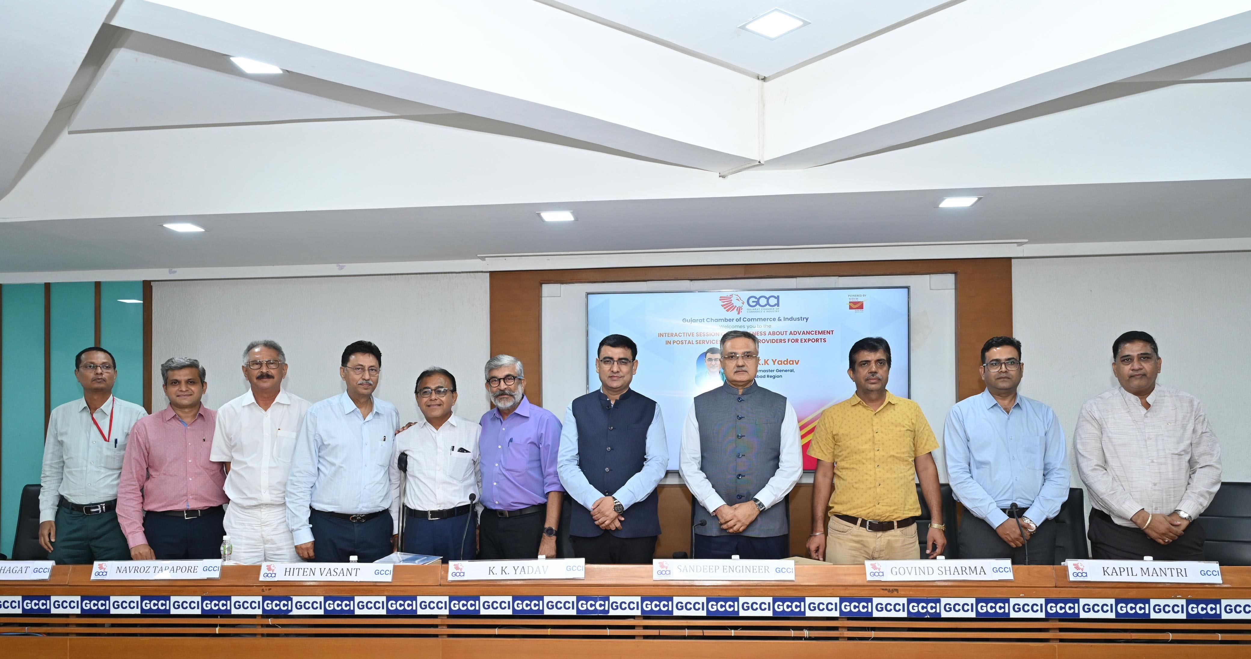 'डाक घर निर्यात केन्द्र' स्थानीय उद्यमियों को वैश्विक बाजार से जोड़ने की दिशा में महत्वपूर्ण भूमिका निभा रहा है : पोस्टमास्टर जनरल कृष्ण कुमार यादव