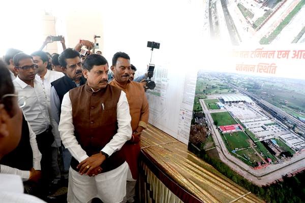 इंदौर में एयरपोर्ट की तर्ज पर बन रहे सर्वसुविधायुक्त एवं वातानुकूलित अंतर्राज्यीय बस