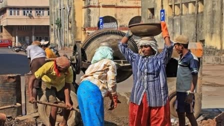 केंद्र सरकार ने श्रमिकों के लिए न्यूनतम वेतन दरें बढ़ाईं