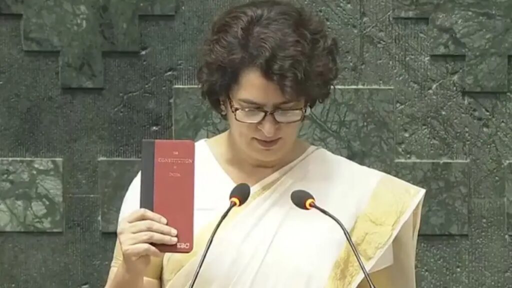 संसद में एक साथ नजर आएंगे गांधी परिवार के तीन सदस्य... प्रियंका ने ली शपथ