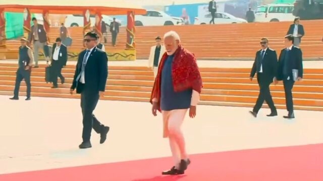 प्रधानमंत्री नरेंद्र मोदी पहुंचे प्रयागराज : महाकुंभ की तैयारियों व कई विकास परियोजनाओं का उद्घाटन और शुभारंभ करेंगे