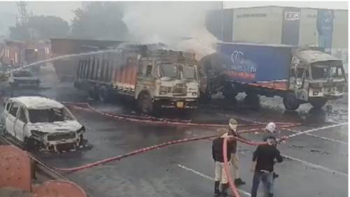 केमिकल टैंकर में ब्लास्ट से पाइप फैक्ट्री खाक, 5 जिंदा जले, 30 लोग झुलसे