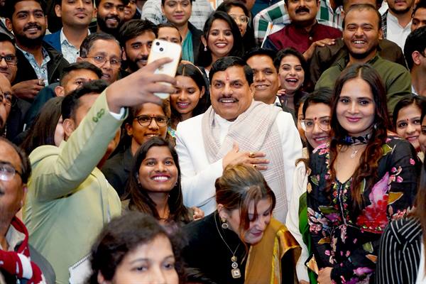 युवा कंटेंट क्रिएटर पहुंचाएं जरूरतमंद नागरिकों तक महत्वपूर्ण योजनाओं की जानकारी: मुख्यमंत्री डॉ. यादव