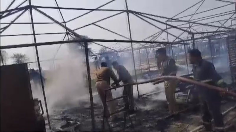 प्रयागराज महाकुंभ में फिर लगी आग : सेक्टर 22 के कई पंडाल जले