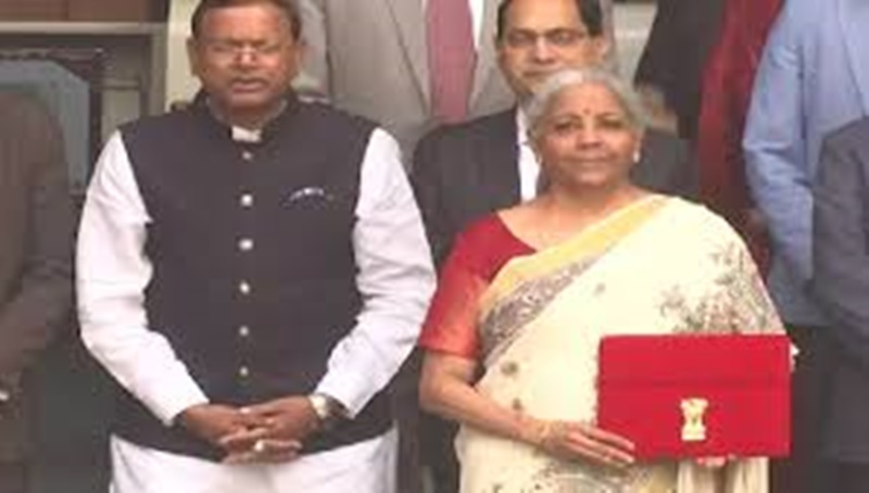 मेडिकल कॉलेज में बढ़ेंगी 75,000 सीटें : आईआईटी का भी होगा विस्तार