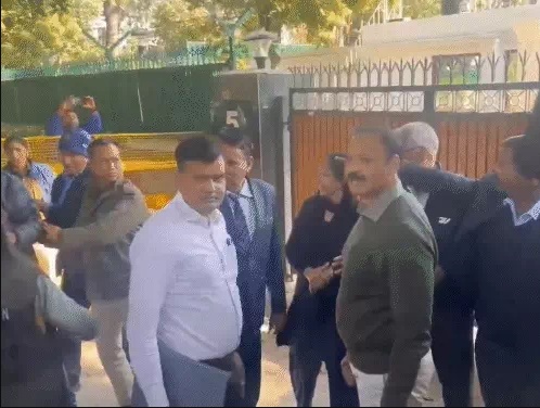 केजरीवाल के घर पहुंची ACB : दिल्ली LG के आदेश पर 