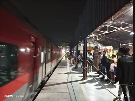 भारतीय रेल महाकुंभ मेले के अंतिम सप्ताह में यात्रियों की बढ़ती संख्या को संभालने के लिए तैयार