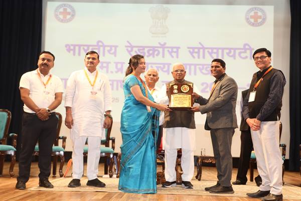 रेडक्रॉस के सेवा संकल्प को पीड़ित मानवता की सेवा में करे साकार : राज्यपाल पटेल