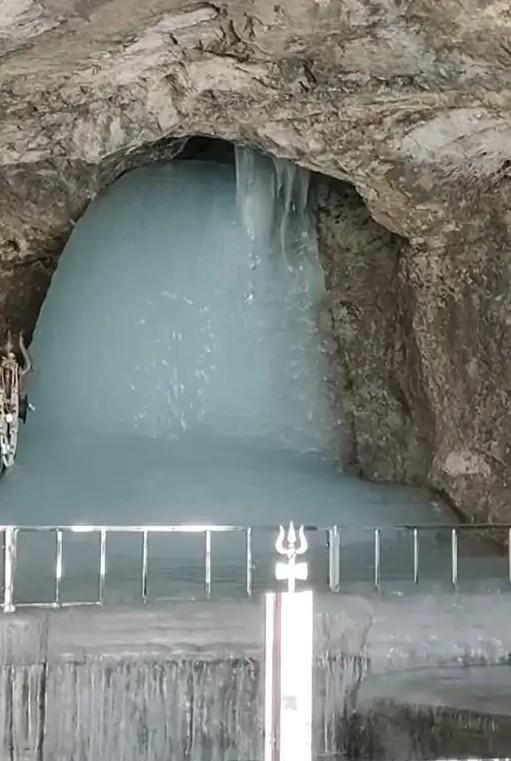 Amarnath Yatra 2025 : बाबा बर्फानी के पहले दर्शन, 7 फीट ऊंचे बर्फ के शिवलिंग ने श्रद्धालुओं में भरा उत्साह