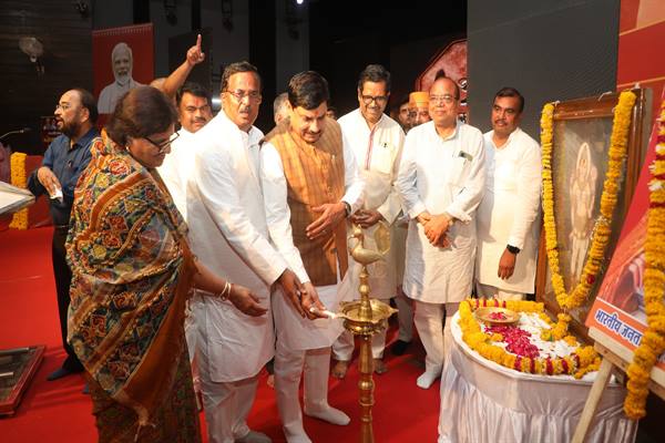 मुख्यमंत्री डॉ. यादव देवी अहिल्याबाई होलकर महानाट्य मंचन में हुए शामिल