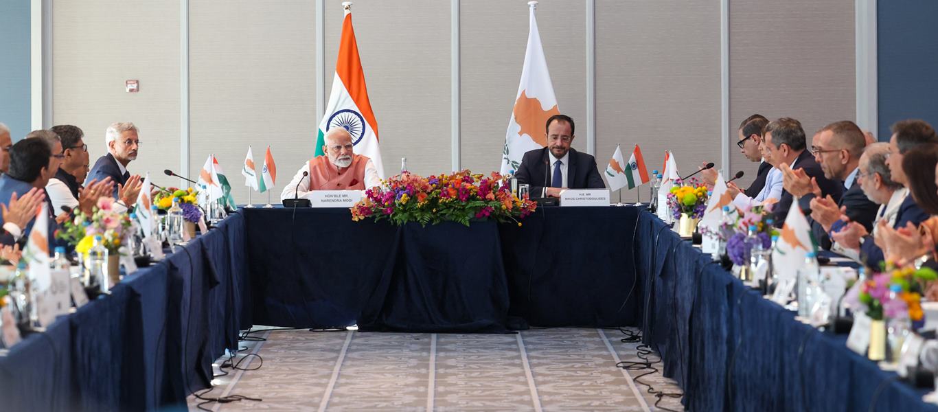 प्रधानमंत्री और साइप्रस के राष्ट्रपति ने साइप्रस और भारत के व्यापारिक प्रतिनिधियों के साथ बातचीत की