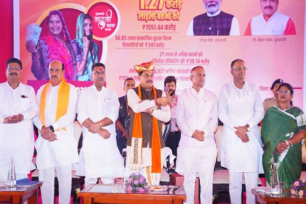 लाड़ली बहनों और माताओं को आत्मनिर्भर और सशक्त बनाना हमारा लक्ष्य : मुख्यमंत्री डॉ. यादव