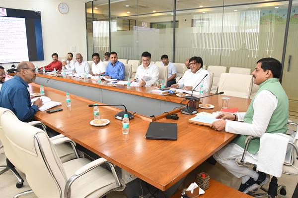 नर्मदा घाटी परियोजनाओं के संचालन में सौर ऊर्जा को प्रोत्साहित किया जाए : मुख्यमंत्री डॉ. यादव