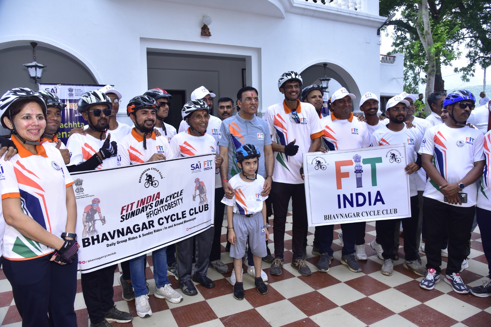 डॉ. मनसुख मंडाविया ने पालिताना में फिट इंडिया संडे ऑन साइकिल का नेतृत्व किया; 'स्वच्छता सेनानियों' के साथ देश भर में 6,000 स्थलों पर हुआ कार्यक्रम का आयोजन