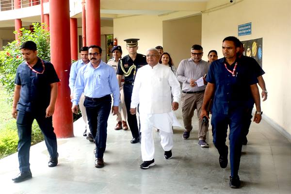 प्रधानमंत्री मोदी की बातों से विद्यार्थियों को मिलता उत्साह और प्रेरणा: राज्यपाल