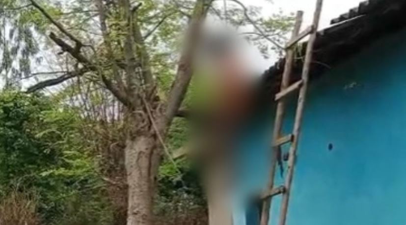 पत्नी के मायके जाने से नाराज पति ने उठाया खौफनाक कदम: फांसी लगाकर दे दी जान, घर के सामने पेड़ पर लटकता मिला शव 