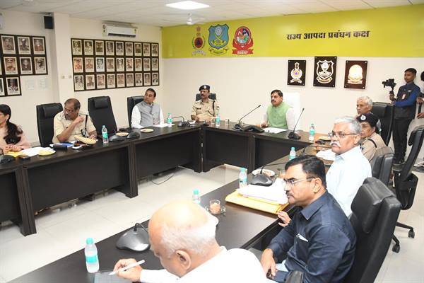 सजग रहें, एहतिहात बरतें, वर्षा प्रभावितों के भोजन-पानी, रहवास और दवा सबकी व्यवस्था करें : मुख्यमंत्री 