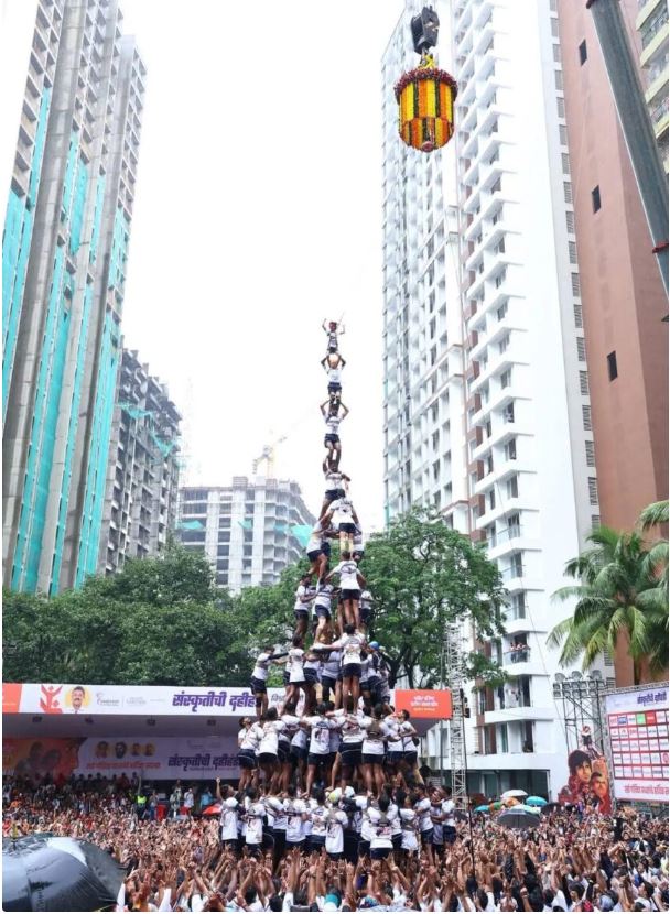 जोगेश्वरी की टीम ने रचा इतिहास 10 मंजिला मानव पिरामिड बना वर्ल्ड रिकॉर्ड