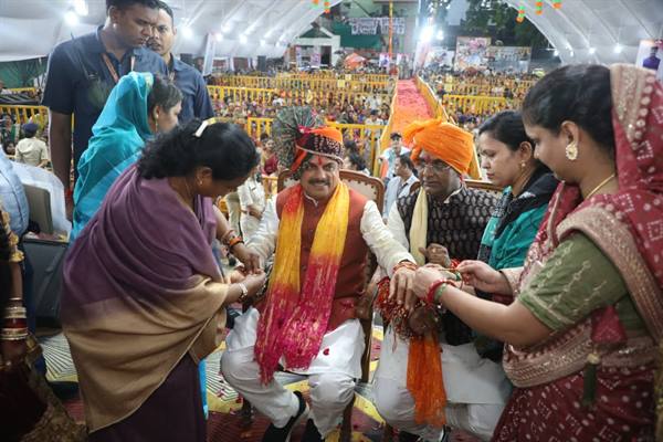 घर में बहन-बेटियों के साथ आती है हर सिद्धि, बहनों के कल्याण के लिए प्रतिबद्ध है राज्य सरकार : मुख्यमंत्री डॉ. यादव