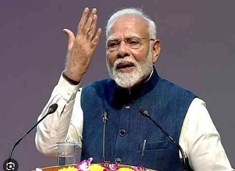 गुजरात में बोले पीएम मोदी अब दुनिया के दर्जनों देशों में जो ईवी चलेगी
