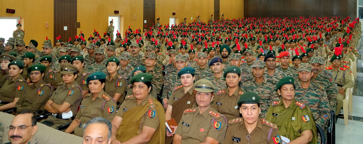 एनसीसी कैडेट दिल्ली के करियप्पा परेड ग्राउंड में थल सैनिक शिविर में भाग लेने के लिए तैयार