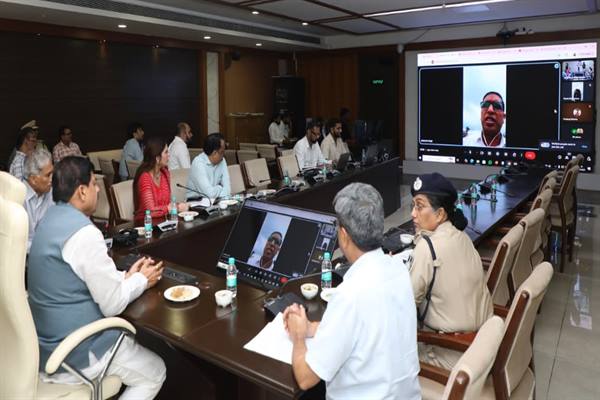 अलर्ट रहें, वर्षा के चलते सावधानी रखकर अतिरिक्त व्यवस्थाएं रखें : डॉ. यादव