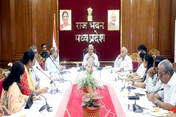 हाट बाजार में सिकल सेल और टीबी की स्क्रीनिंग कराएं: राज्यपाल पटेल