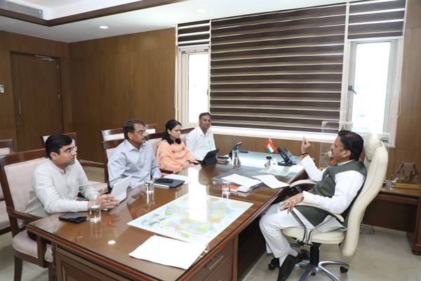 प्रधानमंत्री मोदी के धार आगमन पर स्वास्थ्य गतिविधियों की तैयारी की उप मुख्यमंत्री शुक्ल ने की समीक्षा