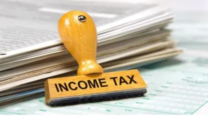 46 करोड़ का टैक्स नोटिस और 10 हजार की कमाई: ग्वालियर के कुक की जिंदगी में हलचल