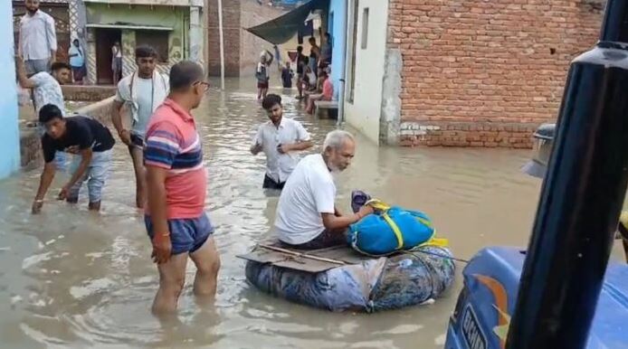 मथुरा-वृंदावन में यमुना की तबाही, हजारों लोग पलायन को मजबूर