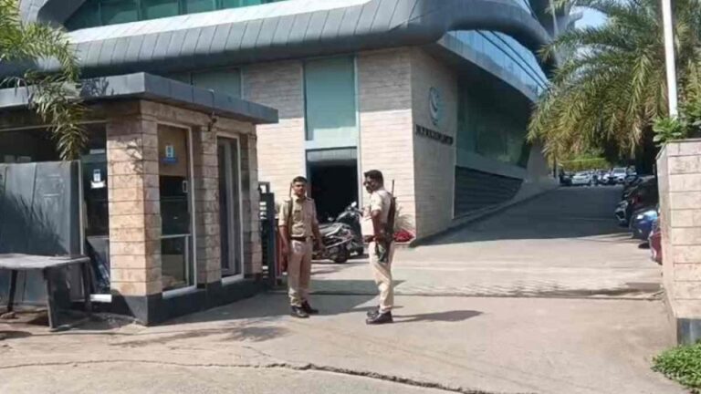 आयकर विभाग की कार्रवाई...  इस बिल्डकॉन के ठिकानों पर चल रही छापेमारी