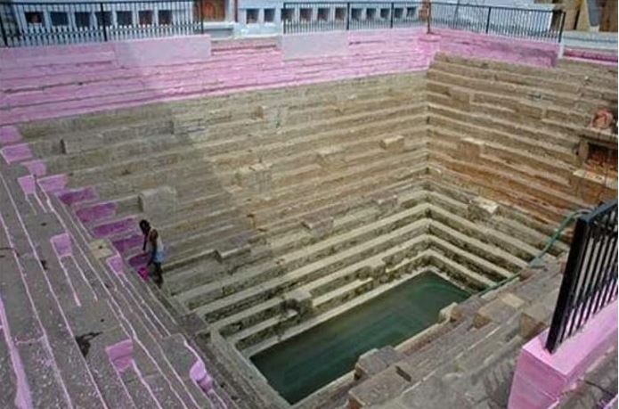 हरि-हर मिलन का पावन पर्व: वैकुंठ चतुर्दशी पर काशी के मणिकर्णिका स्नान का दिव्य रहस्य