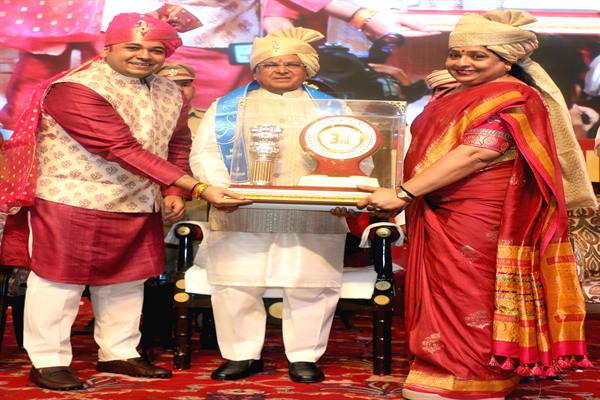 कर्म और परिश्रम से जो मिलता उसी में सच्चा आनंद : राज्यपाल पटेल