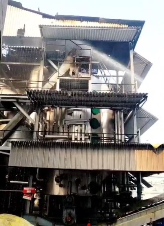 गीडा की फैक्ट्री में भीषण आग: रात की खामोशी को चीरती लपटें