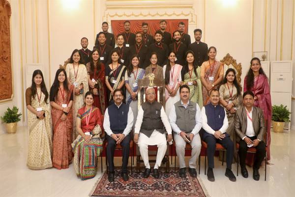 एकाग्रता और समर्पण से मिलती सफलता&hellip; राज्यपाल से मिले प्रशिक्षु डिप्टी कलेक्टर