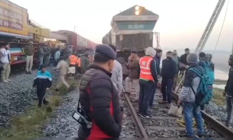 राजधानी एक्सप्रेस की चपेट में आने से 8 हाथियों की मौत&hellip;..इंजन समेत पांच डिब्बे पटरी से उतरे