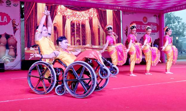 समावेश और आत्मनिर्भरता के सशक्त संदेश के साथ दिव्या कला मेला 2025 का समापन