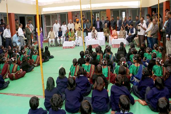 सिकल सेल मरीजों की नियमित जांच की जाए : राज्यपाल पटेल