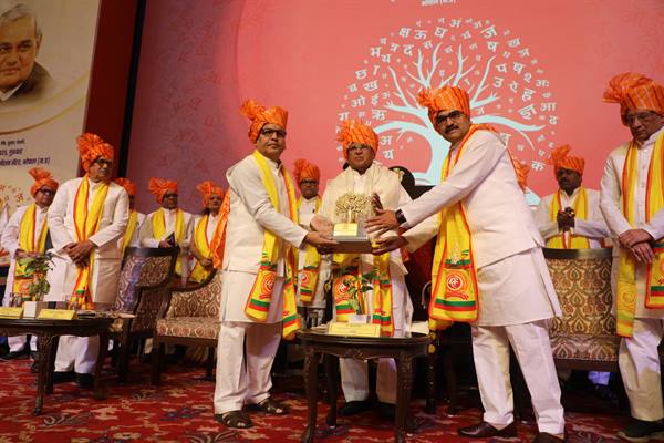 सत्य बोलना और धर्म पालन के मूल्य ही व्यक्ति की वास्तविक पूँजी : राज्यपाल  पटेल