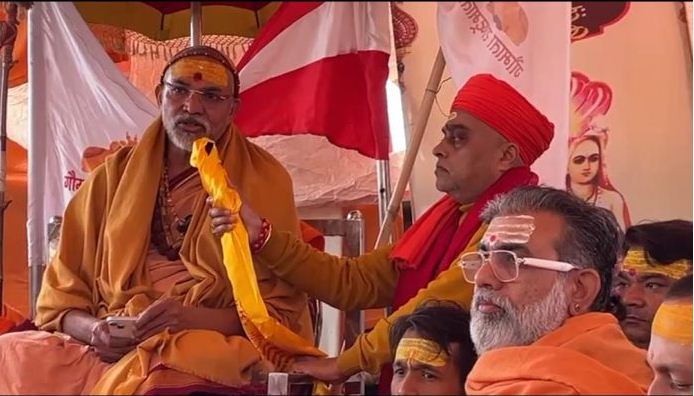 माघ मेले से काशी तक: शंकराचार्य का असमय प्रस्थान, विवाद अब हाईकोर्ट की चौखट पर