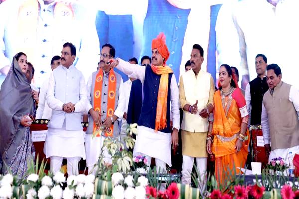 बहनों को स्व-सहायता समूहों से जोड़ना और मेहनत की सही कीमत देना प्राथमिकता : मुख्यमंत्री डॉ. यादव