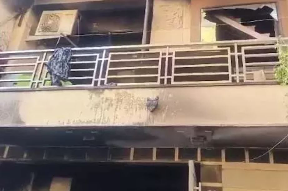 सिलेंडर ब्लास्ट से तीन पुलिसकर्मी समेत 14 लोग घायल, इलाके में हड़कंप