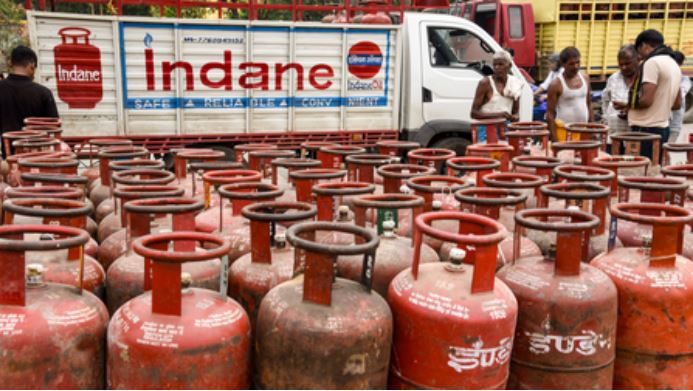 23 मार्च से अब तक जरूरतमंदों को 12 लाख से अधिक 5-किलो के एलपीजी सिलेंडर बेचे गए: केंद्र