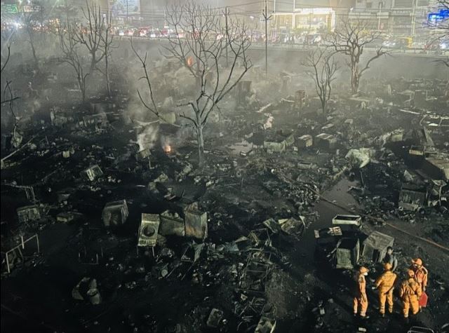 सब कुछ राख, बस यादें बाकी: टेढ़ी पुलिया की आग ने लखनऊ को सन्न कर दिया