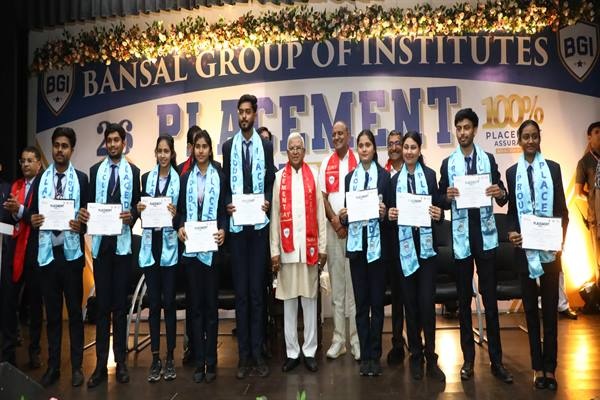  माता-पिता के संस्कार और गुरूओं से प्राप्त ज्ञान के प्रति सदैव रहें कृतज्ञ : राज्यपाल 