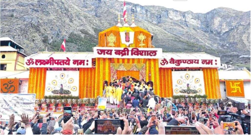 बदरीनाथ धाम के खुले कपाट: &ldquo;जय बद्री विशाल&rdquo; के जयकारों से गूंजा धाम